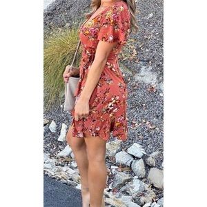 Rust floral dress! 🍷
